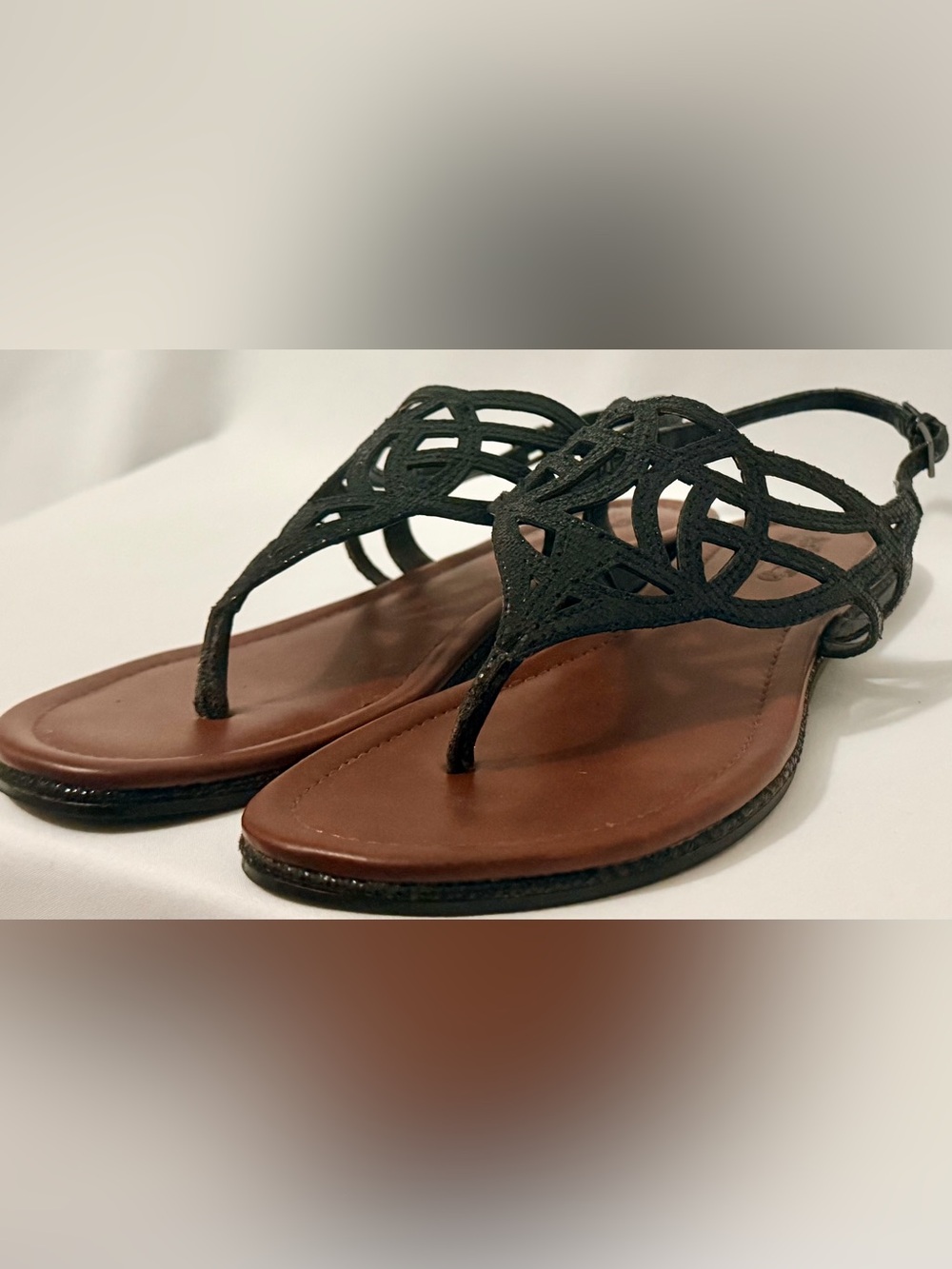 Coach and Four Black Leather Cutout Thong Sandals approx size 7.5-8